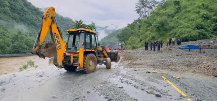 पहिरोले बस त्रिशुलीमा बगाएपछि खोजीको तयारी