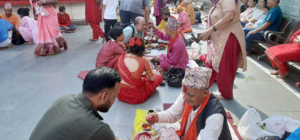 रक्षाबन्धन बाँध्दै