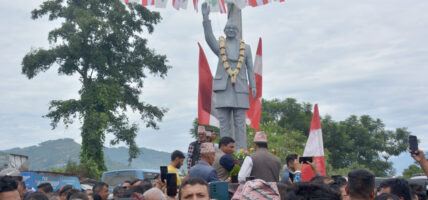 धुलिखेल हस्पिटल चोकमा बिपीको शालिक