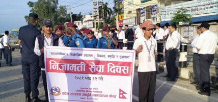 पदयात्रामा सहभागी हुँदै